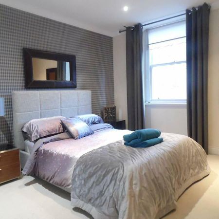 West End -Stunning, 2 Bedroom, Main Door Flat With Private Parking Glasgow Eksteriør billede