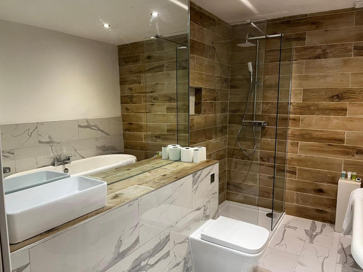 West End -Stunning, 2 Bedroom, Main Door Flat With Private Parking Glasgow Eksteriør billede