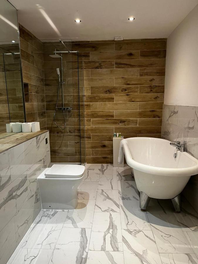 West End -Stunning, 2 Bedroom, Main Door Flat With Private Parking Glasgow Eksteriør billede