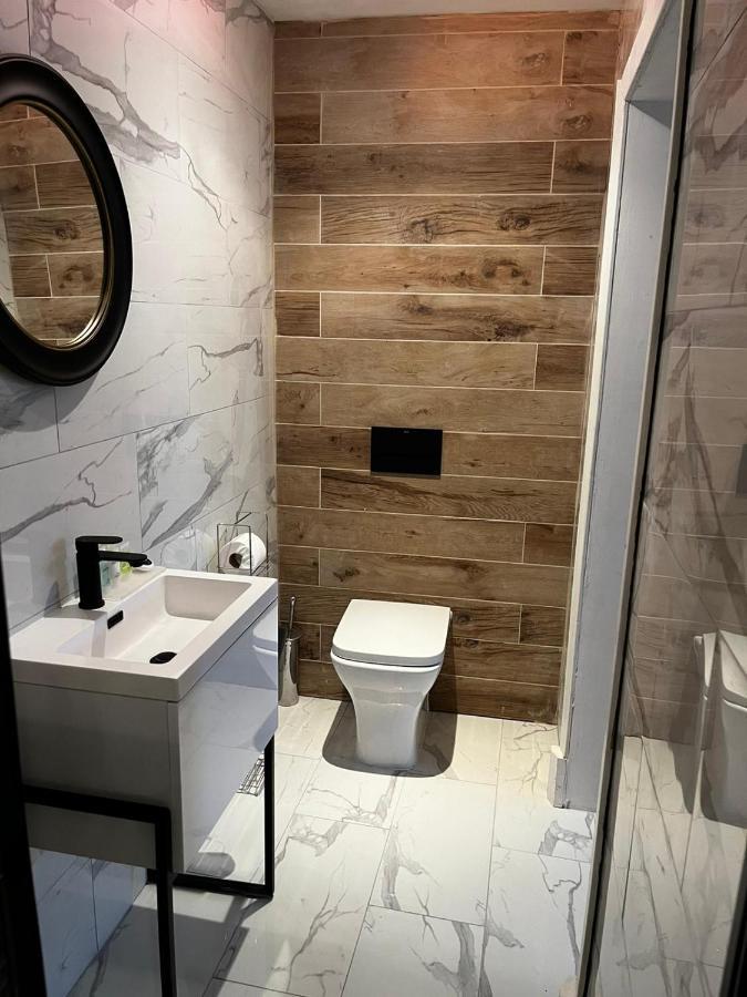 West End -Stunning, 2 Bedroom, Main Door Flat With Private Parking Glasgow Eksteriør billede