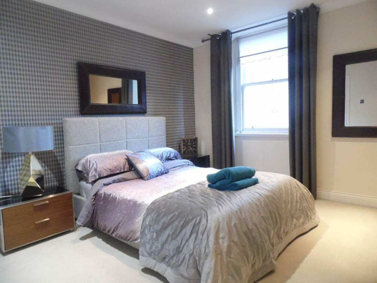 West End -Stunning, 2 Bedroom, Main Door Flat With Private Parking Glasgow Eksteriør billede